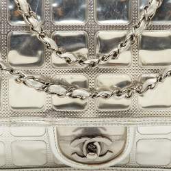Pre Owned حقيبة شانيل مكعب ثلجي فضي بار مبطن بي في سي وجلد معدني قلاب