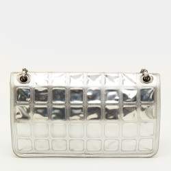 Pre Owned حقيبة شانيل مكعب ثلجي فضي بار مبطن بي في سي وجلد معدني قلاب