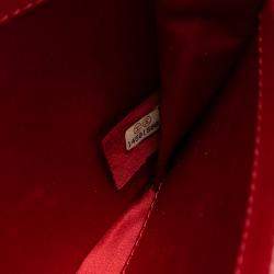 Pre Owned حقيبة كلاتش شانيل براءة الاختراع المبطنة حمراء شرق غرب مع سلسلة