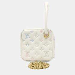 مملوكة مسبقًا حقيبة شانيل مربعة جديدة جلدية بيضاء