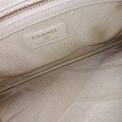 Pre Owned Chanel Cream Leather 19 Clutch New Medium