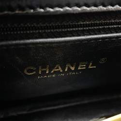 Pre Owned حقيبة شانيل بحمالة كتف ذات مقبض علوي جلد عجل لامع أسود مقلم حجم صغير