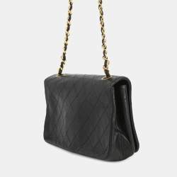 مملوكة مسبقًا حقيبة كتف سلسلة شانيل ماتلاسية كاملة من جلد الخراف الأسود حجم ٢٣