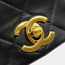 مملوكة مسبقًا حقيبة كتف سلسلة شانيل ماتلاسية كاملة من جلد الخراف الأسود حجم ٢٣