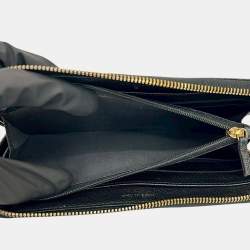 Pre Owned محفظة شانيل سحاب حول القرافيور كامليا مزينة شعار الماركة سي سي نقش أسود