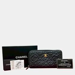 Pre Owned محفظة شانيل سحاب حول القرافيور كامليا مزينة شعار الماركة سي سي نقش أسود