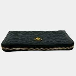 Pre Owned محفظة شانيل سحاب حول القرافيور كامليا مزينة شعار الماركة سي سي نقش أسود