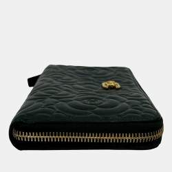 Pre Owned محفظة شانيل سحاب حول القرافيور كامليا مزينة شعار الماركة سي سي نقش أسود