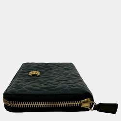 Pre Owned محفظة شانيل سحاب حول القرافيور كامليا مزينة شعار الماركة سي سي نقش أسود