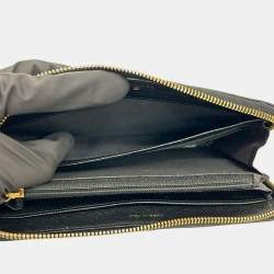 Pre Owned محفظة شانيل سحاب حول القرافيور كامليا مزينة شعار الماركة سي سي نقش أسود