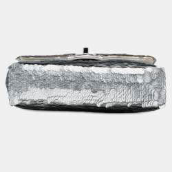 Pre Owned حقيبة كتف شانيل قلاب فردي صغيرة فضية بايليتس سيكوين