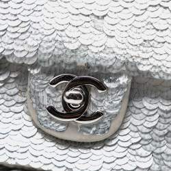 Pre Owned حقيبة كتف شانيل قلاب فردي صغيرة فضية بايليتس سيكوين