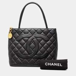 مملوكة مسبقًا حقيبة شانيل توت ميداليون كافيار أسود
