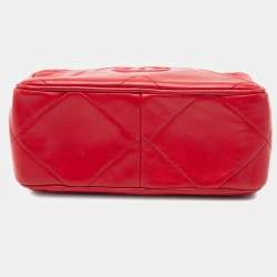 مملوكة مسبقًا حقيبة شانيال حمراء سي سي مبطنة جلد خروف شرابة كاميرا