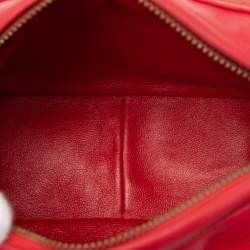 مملوكة مسبقًا حقيبة شانيال حمراء سي سي مبطنة جلد خروف شرابة كاميرا