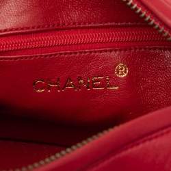 مملوكة مسبقًا حقيبة شانيال حمراء سي سي مبطنة جلد خروف شرابة كاميرا