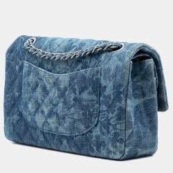 مملوكة مسبقًا حقيبة شانيل كلاسيك دينيم مزهرة متوسطة مزدوجة فلاب