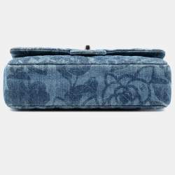 مملوكة مسبقًا حقيبة شانيل كلاسيك دينيم مزهرة متوسطة مزدوجة فلاب