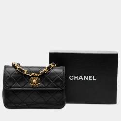 مم لوكة مسبقًا حقيبة شانيل غطاء صغير من جلد الخروف بلون أسود مع شعار CC مبطن