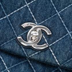 مملوكة مسبقًا حقيبة شانيل زرقاء دينيم مبطن صغير بمقبض "كوكو"