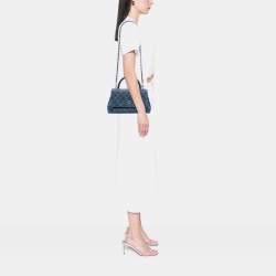 مملوكة مسبقًا حقيبة شانيل زرقاء دينيم مبطن صغير بمقبض "كوكو"