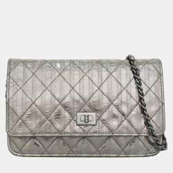 Pre Owned حقيبة شانيل فضية جلد العجل على سلسلة رباط