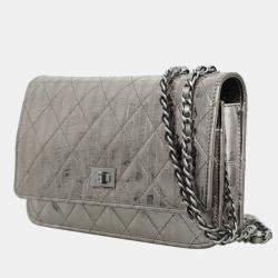 Pre Owned حقيبة شانيل فضية جلد العجل على سلسلة رباط