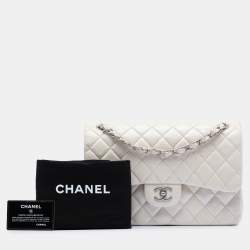 مملوكة مسبقًا حقيبة شانيل فلاب مزدوجة كافيار لامعة كلاسيكية جمبو بيضاء