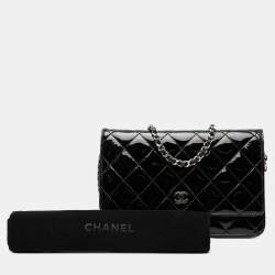 مملوكة مسبقًا محفظة شانيل CC مبطنة سوداء براءة اختراع بمشبك سلسلة
