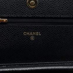 مملوكة مسبقًا Chanel Black CC Quilted Caviar Wallet on Chain