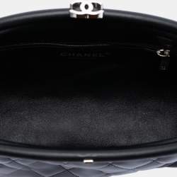 Pre Owned حقيبة كلتش شانيل قفل قبلة مبطنة براءة اختراع أسود سی سی