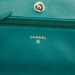 Pre Owned Chanel Blue Quilted Lambskin Boy Wallet On Chain