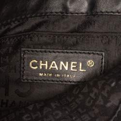 مملوكة مسبقًا Chanel Black Wool Needlepoint Precious Symbols Pochette