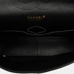 Pre Owned حقيبة شانيل كلاسيك ناعمة (جلد حمل) سوداء كبيرة مع فلاب مزدوجة بالتشكيل الهندسي