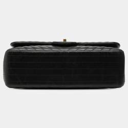 Pre Owned حقيبة شانيل كلاسيك ناعمة (جلد حمل) سوداء كبيرة مع فلاب مزدوجة بالتشكيل الهندسي