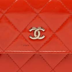 مملوكة مسبقًا محفظة شانيلا سي سي جلد لامع مبطن برتقالي