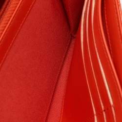 مملوكة مسبقًا محفظة شانيلا سي سي جلد لامع مبطن برتقالي