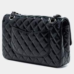 Pre Owned حقيبة شانيل كلاسيكية متوسطة متهالكة سوداء من الجلد اللامع مزدوجة الغطاء