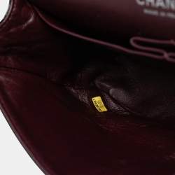 Pre Owned حقيبة شانيل كلاسيكية متوسطة متهالكة سوداء من الجلد اللامع مزدوجة الغطاء