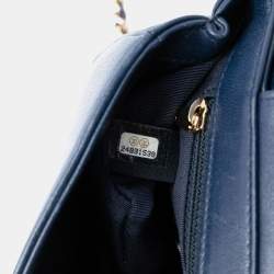 مملوكة مسبقًا حقيبة شانيل كحلي ميني مبطنة شيفرون جلد الأغنام مادوموازيل فينتاج فلاب