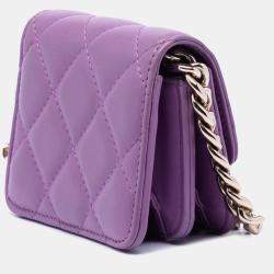 Pre Owned حامل بطاقات شانيل كوكا جلد خروف مبطن CC أرجواني على سلسلة