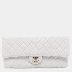 مملوكة مسبقًا Chanel White Quilted Caviar East West Flap Clutch