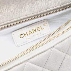 Pre Owned Chanel White Quilted Caviar East West Flap Clutch
