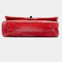 Pre Owned حقيبة شانيل حمراء كلاسيكية متوسطة من المخمل برفرف مزدوج