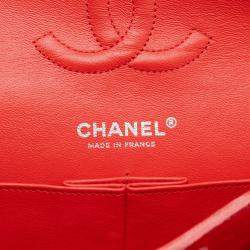 Pre Owned حقيبة شانيل حمراء كلاسيكية متوسطة من المخمل برفرف مزدوج
