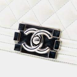 Pre Owned Chanel White Quilted Lambskin Boy Flap Clutch