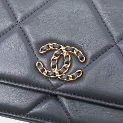 مملوكة مسبقًا Chanel Quilted Lambskin 19 Wallet on Chain