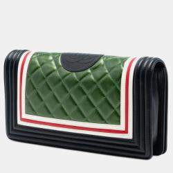 مملوكة مسبقًا Chanel Black Green Old Medium Multicolor Quilted Lambskin Crest Boy Flap
