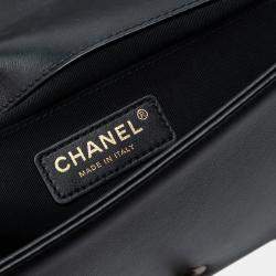 مملوكة مسبقًا Chanel Black Green Old Medium Multicolor Quilted Lambskin Crest Boy Flap