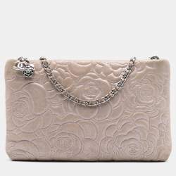 مملوكة مسبقًا Chanel Pink Embossed Metallic Lambskin Camellia Chain Pochette